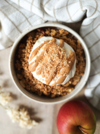 Appel-hazelnootcrumble met pinda speculaaspasta