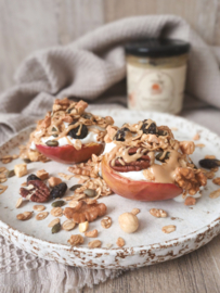 Herfstgranola met appeltjes & gevulde appel