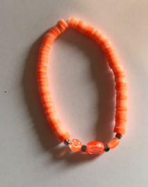 oranje heishi armband 17 cm