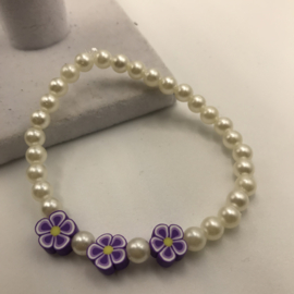 vrolijke parels met bloemen armband