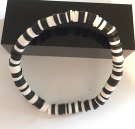 zwart witte heishi armband 17 cm