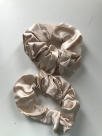 licht bruine scrunchie