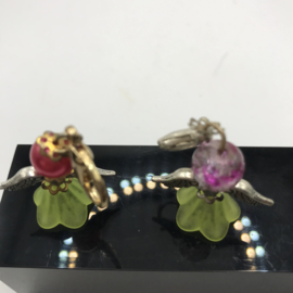 mimi geel met rode engel
