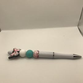witte pen met vlinder