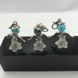 mini wit met blauwe engel