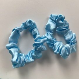 licht blauwe scrunchie