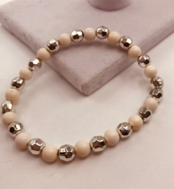 beige en zilveren acryl armband