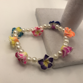 parels en hibiscus bloem