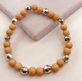 bruine acryl armband met zilver