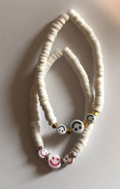 witte heishi kralen armband  17 cm