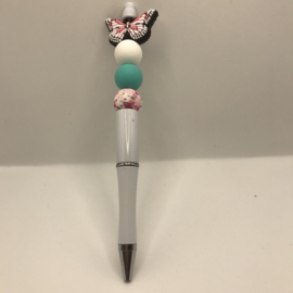 witte pen met vlinder