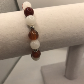 donker bruin en wit acryl armband