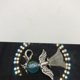 mini wit met blauwe engel