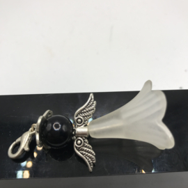 wit met zwarte engel