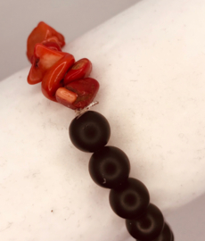koraal en zwarte onyx armband