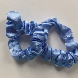 donker blauwe scrunchie