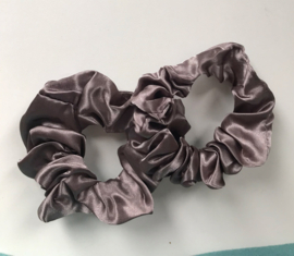 donker bruine scrunchie