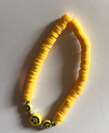 gele heishi kralen armband 17 cm