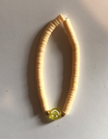 licht gele heishi kralen armband 17 cm