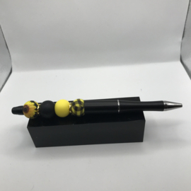 gele bloem beaded pen