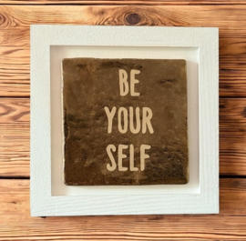 Tegel in witte lijst Be your self