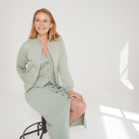Top met drukknopen en borduur soft green