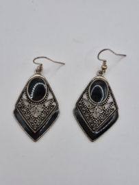 Oorbellen met zwarte accenten