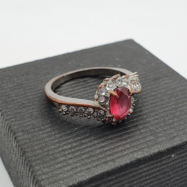 Ring met kristal