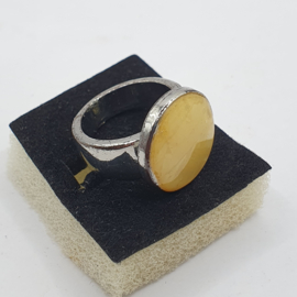 Ring met gele steen