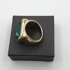 Ring met groene steen