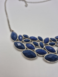 Collier met blauwe steentjes