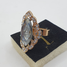 Ring met kristal