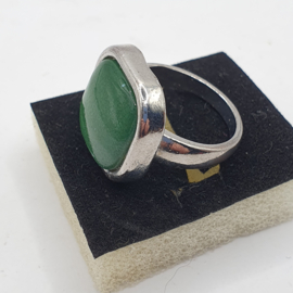 Ring met groene steen