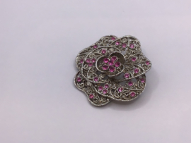 Broche met roze steentjes