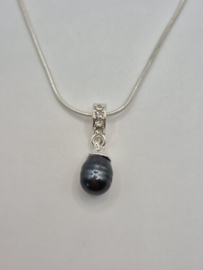 Ketting met zwarte parel