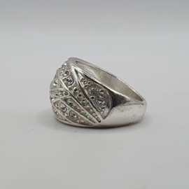 Ring met kristallen