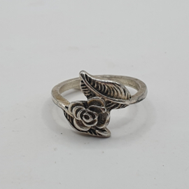 Ring met roosje
