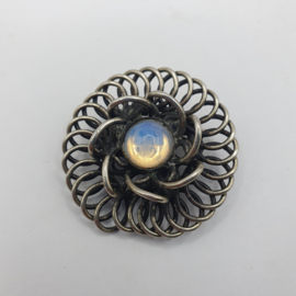 Broche met maansteen