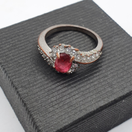 Ring met kristal