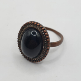 Ring met zwarte steen