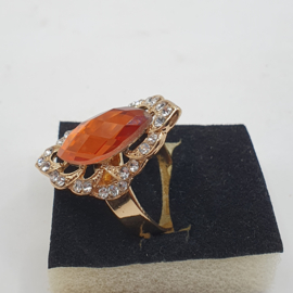 Ring met kristal