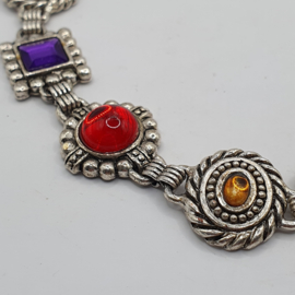 Armband met gekleurde steentjes