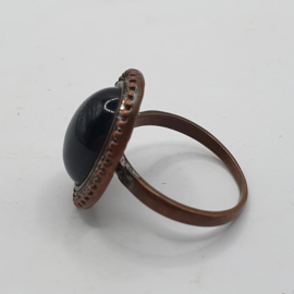 Ring met zwarte steen