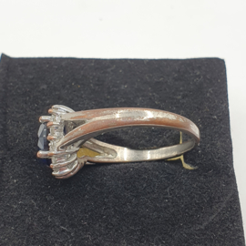 Ring met blauwe kristal