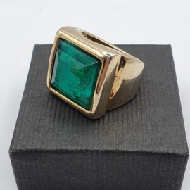 Ring met groene steen