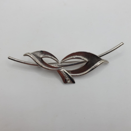 Zilverkleurige broche