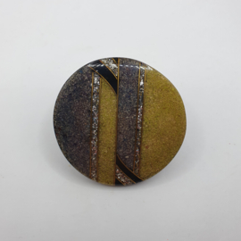 Broche met groene tinten