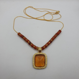 Goudkleurige ketting met hanger VERKOCHT