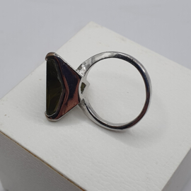 Ring met groene glassteen