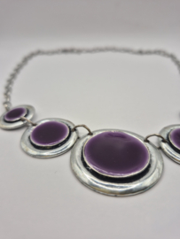 Collier met paarse acrylaat
